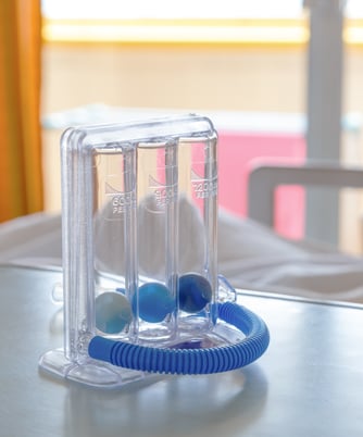 spirometer to help strengthen the lungs