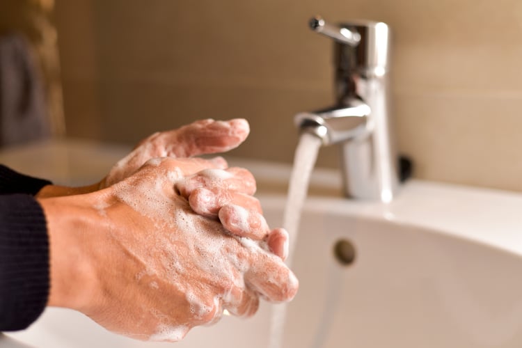 Мытье больного без воды